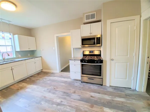 $3,000 | 2223 North Locust Street, Denton, TX 76209