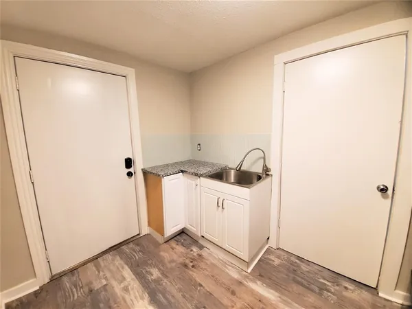 $3,000 | 2223 North Locust Street, Denton, TX 76209
