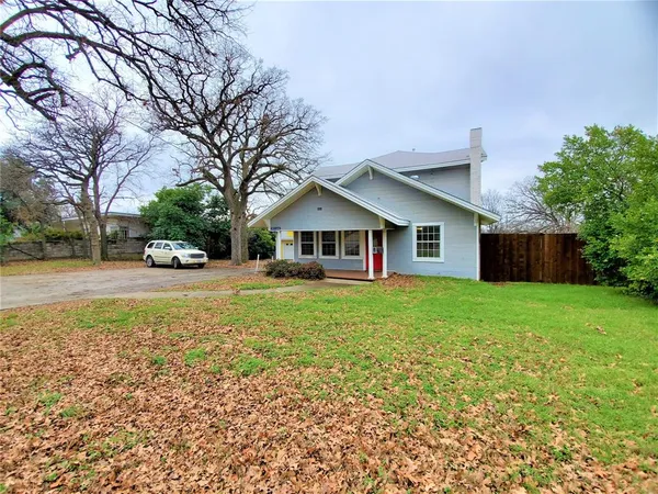 $3,000 | 2223 North Locust Street, Denton, TX 76209
