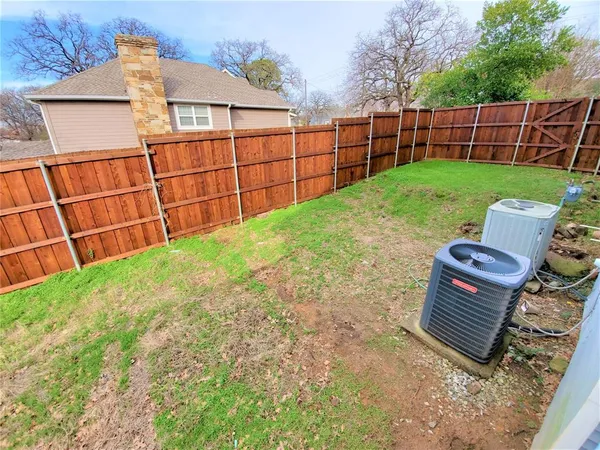 $3,000 | 2223 North Locust Street, Denton, TX 76209