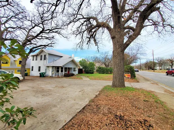 $3,000 | 2223 North Locust Street, Denton, TX 76209
