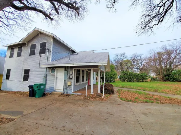 $3,000 | 2223 North Locust Street, Denton, TX 76209
