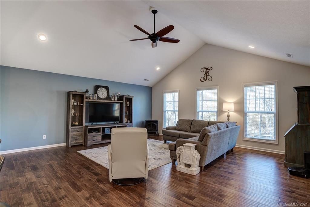47 Parrot Road Candler, NC 28715 - Photo 8 of 36 Gallery Image 8