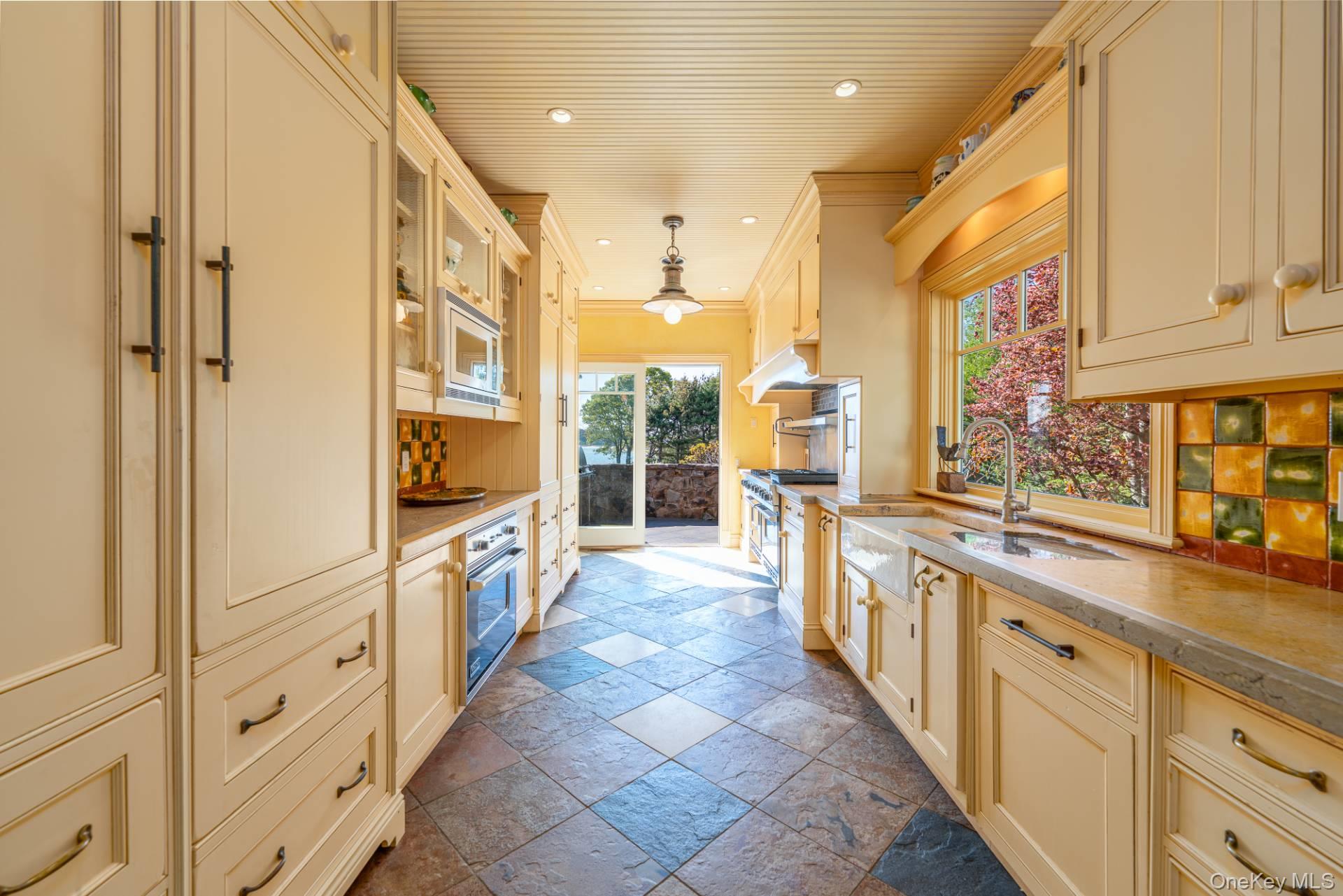 1350 West Cove Road Cutchogue, NY 11935 - Photo 21 of 49 Chef's Kitchen, Multiple Ranges