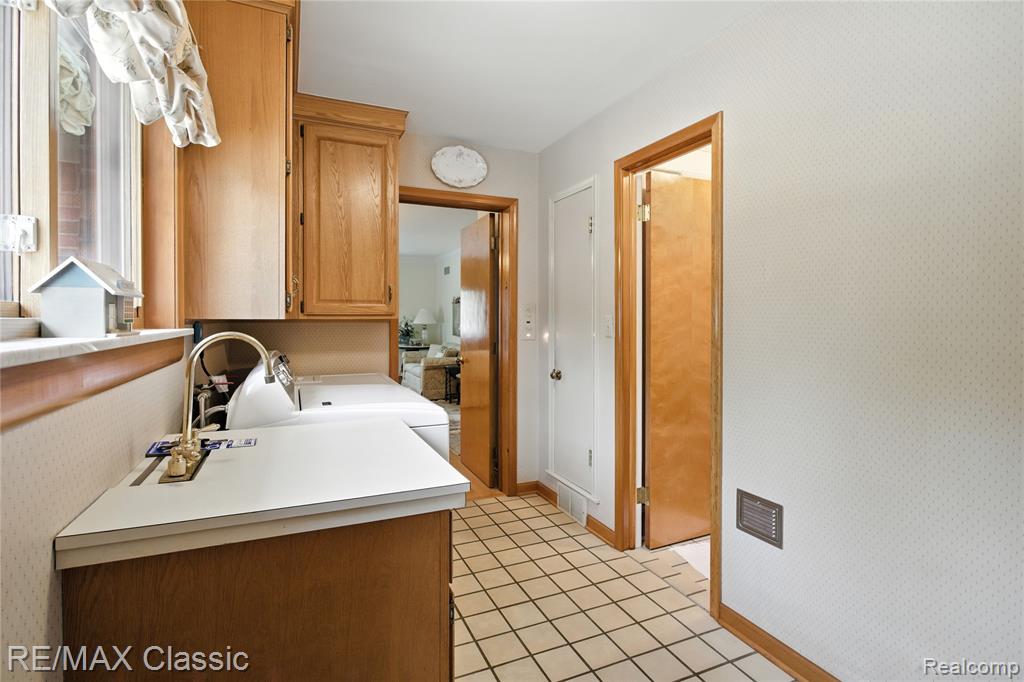 415 Booth Road Troy, MI 48085 - Photo 19 of 52