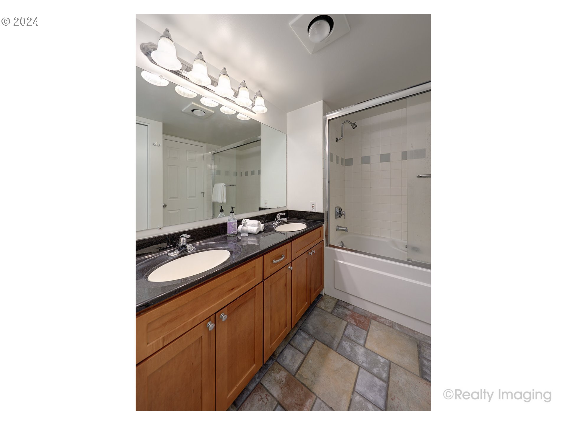 6665 West Burnside Road, Unit 425 Portland, OR 97225 - Photo 16 of 36 Gallery Image 16