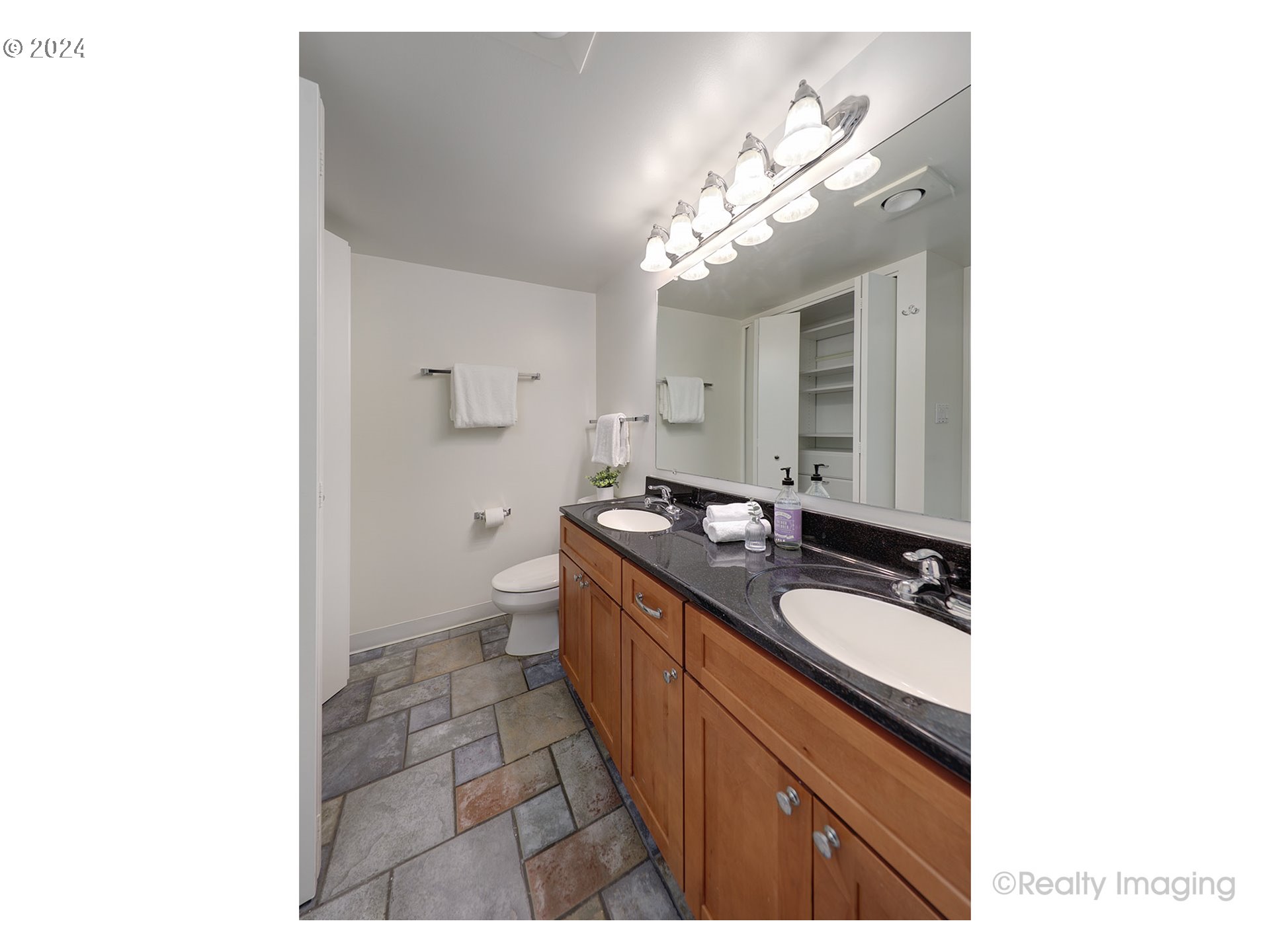 6665 West Burnside Road, Unit 425 Portland, OR 97225 - Photo 17 of 36 Gallery Image 17