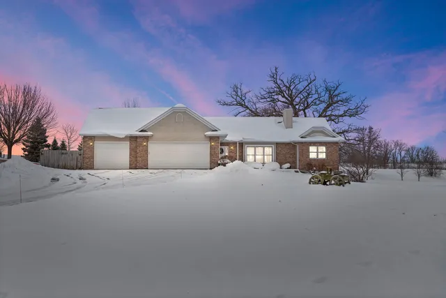 $500,000 | 8207 Squirrel Drive, Spring Grove, IL 60081