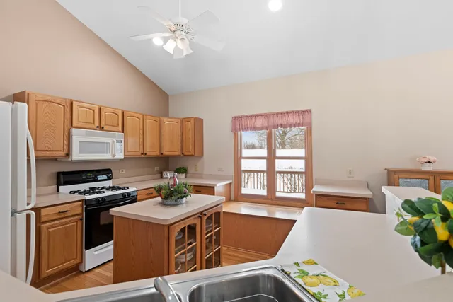 $479,900 | 8207 Squirrel Drive, Spring Grove, IL 60081