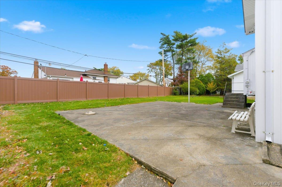 930 Jewel Drive Valley Stream, NY 11581 - Photo 26 of 32 a view of a backyard