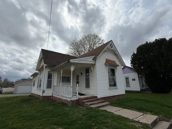 $29,900 | 112 East Main Street, Oakland, IL 61943