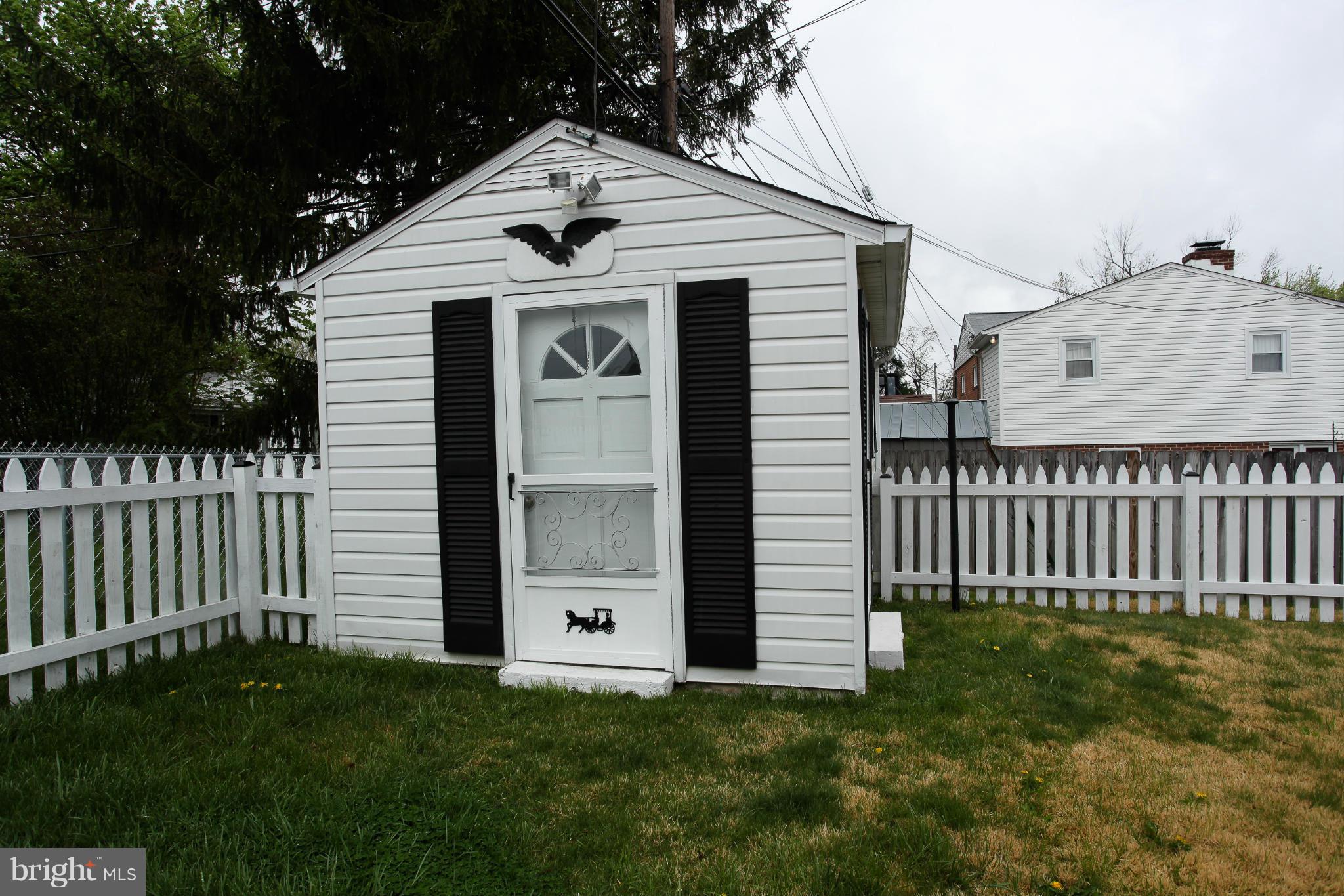 938 Vanderwood Road Baltimore, MD 21228 - Photo 25 of 26 a front view of a house with a yard