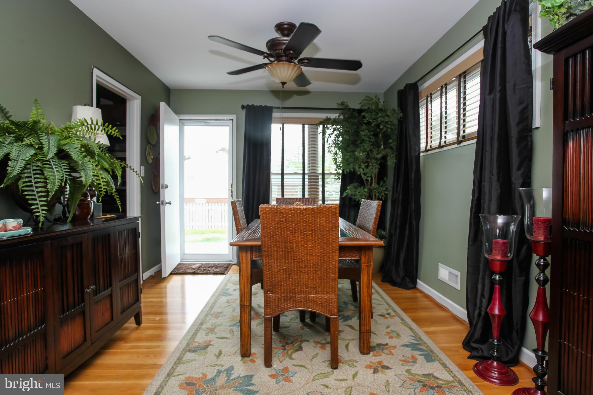 938 Vanderwood Road Baltimore, MD 21228 - Photo 7 of 26 a dining room with furniture and window