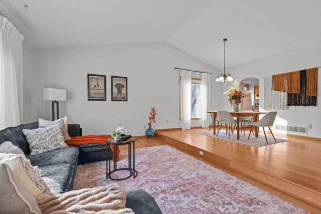 $499,000 | 819 Moonlight Place, Woodbury, MN 55125
