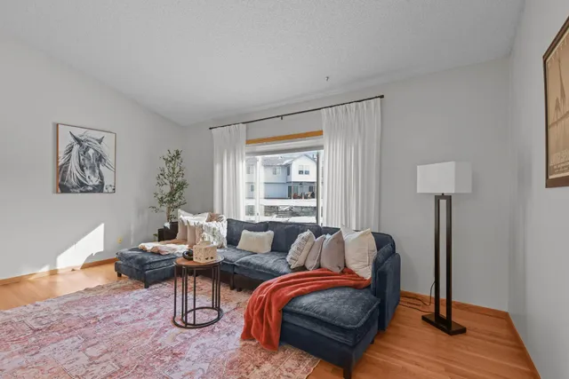 $499,000 | 819 Moonlight Place, Woodbury, MN 55125