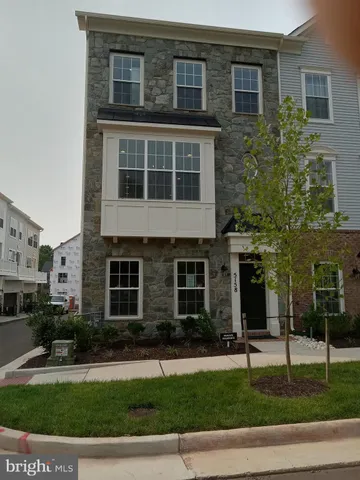 $3,800 | 5158 Ridgeview Retreat Drive, Chantilly, VA 20151