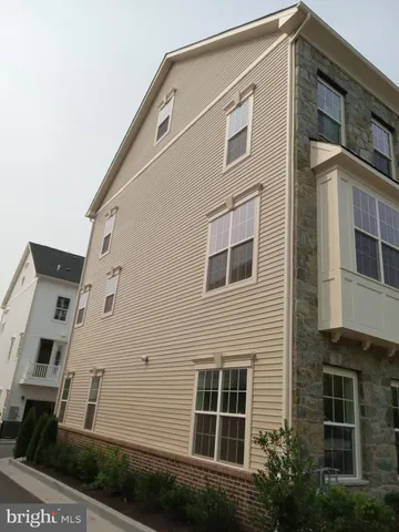 $3,800 | 5158 Ridgeview Retreat Drive, Chantilly, VA 20151