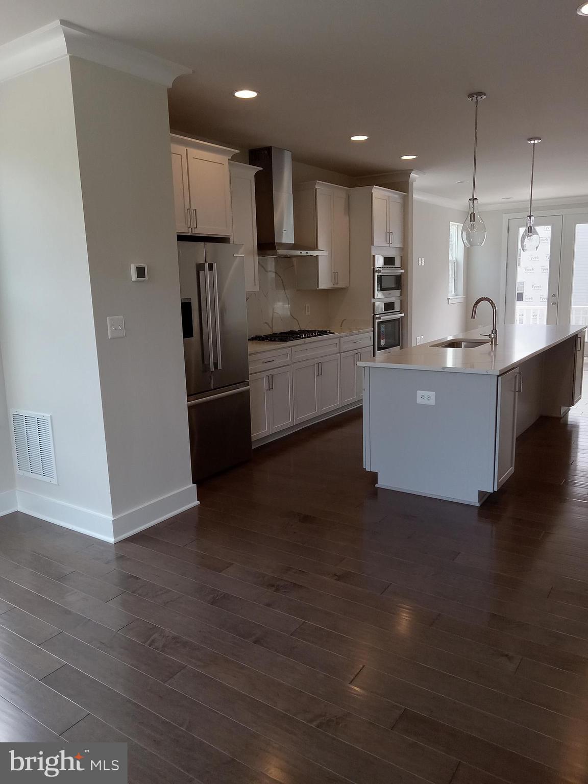 5158 Ridgeview Retreat Drive Chantilly, VA 20151 - Photo 8 of 10