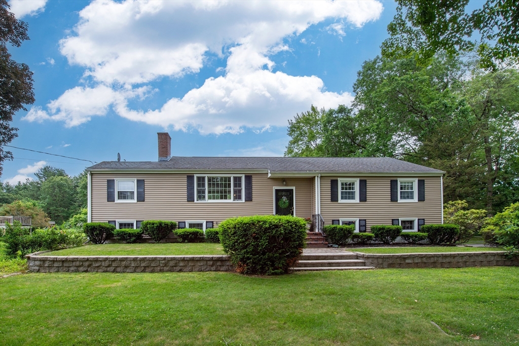 7 Perkins Row Topsfield, MA 01983 - Photo 1 of 39 Gallery Image 1