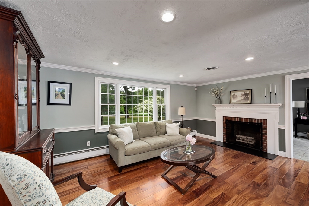 7 Perkins Row Topsfield, MA 01983 - Photo 12 of 39 Gallery Image 12