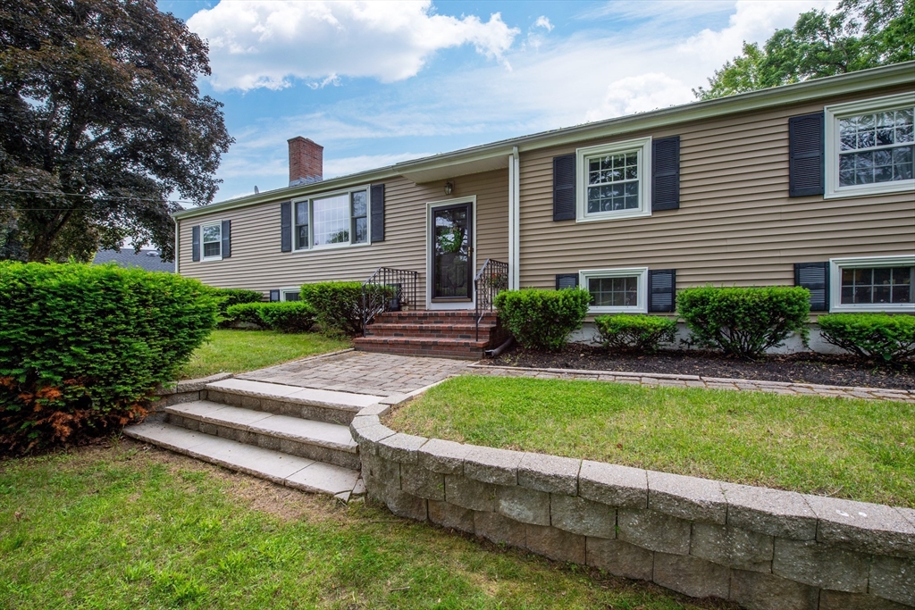 7 Perkins Row Topsfield, MA 01983 - Photo 2 of 39 Gallery Image 2