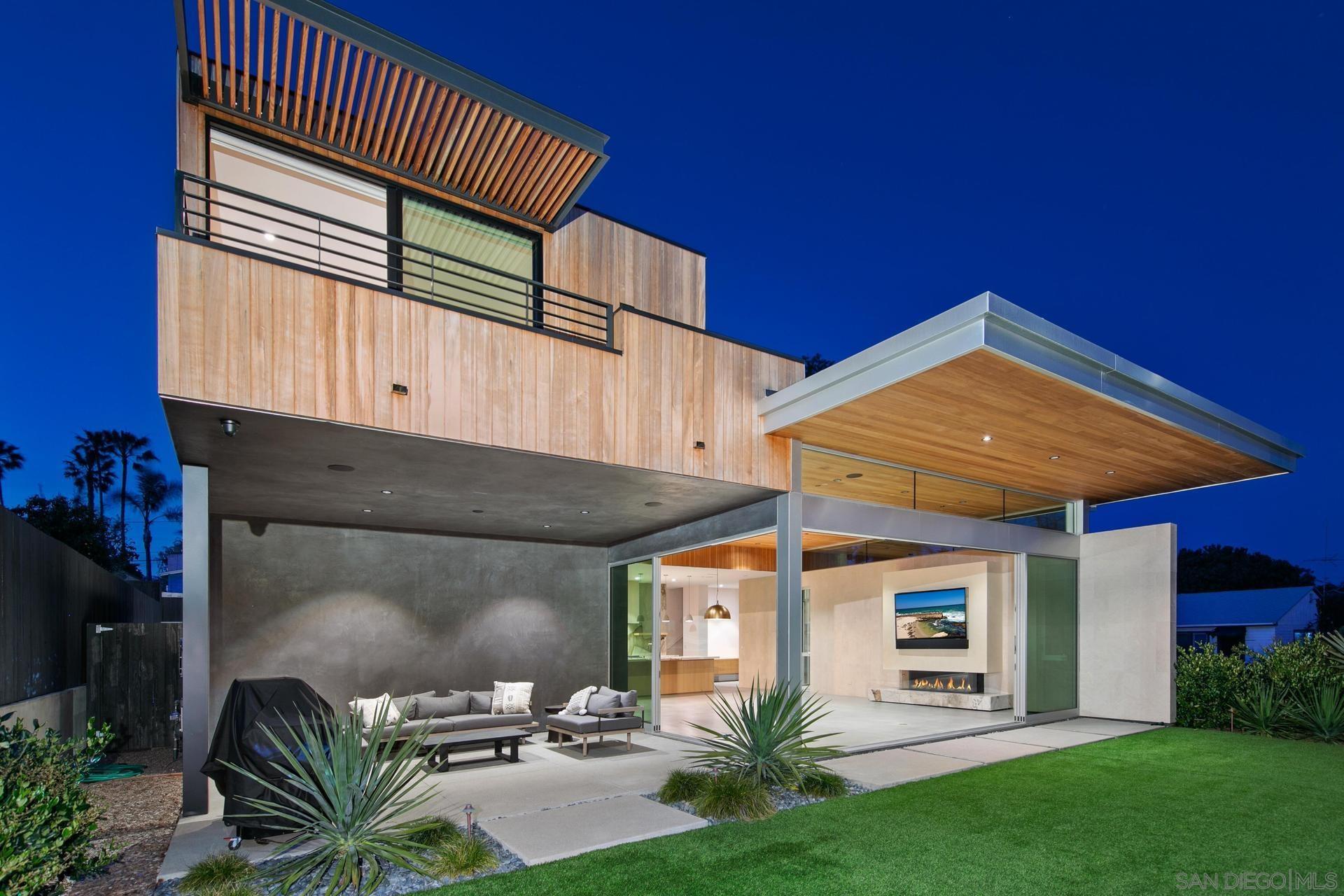 664 Cornish Drive Encinitas, CA 92024 - Photo 37 of 46 a front view of house with yard