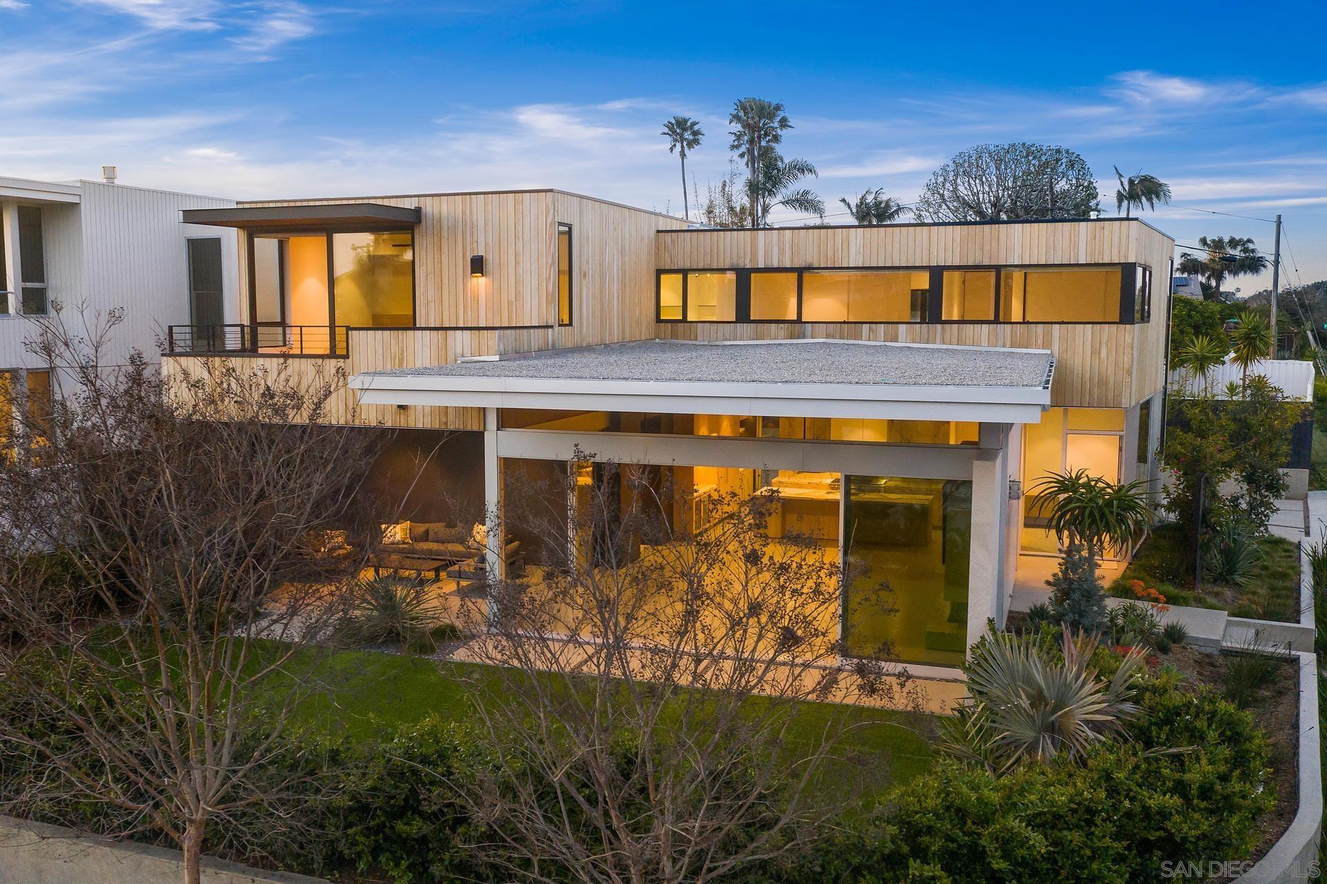 664 Cornish Drive Encinitas, CA 92024 - Photo 40 of 46 a view of a building