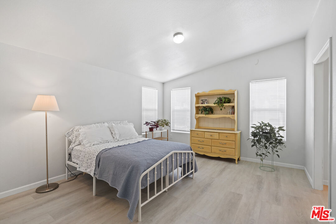 30473 Mulholland Highway, Unit 174 Agoura Hills, CA 91301 - Photo 16 of 36 a bedroom with a bed and a table