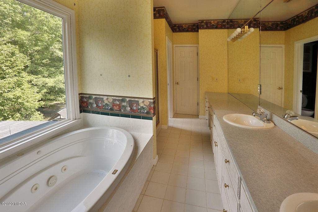 411 Lamar Road Macon, GA 31220 - Photo 8 of 22 a spacious bathroom with a tub sink and mirror