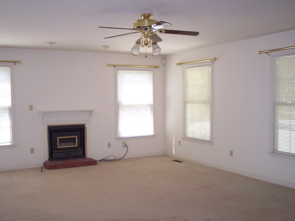 1496 Fort Perry Road Mauk, GA 31058 - Photo 2 of 24 GREAT ROOM