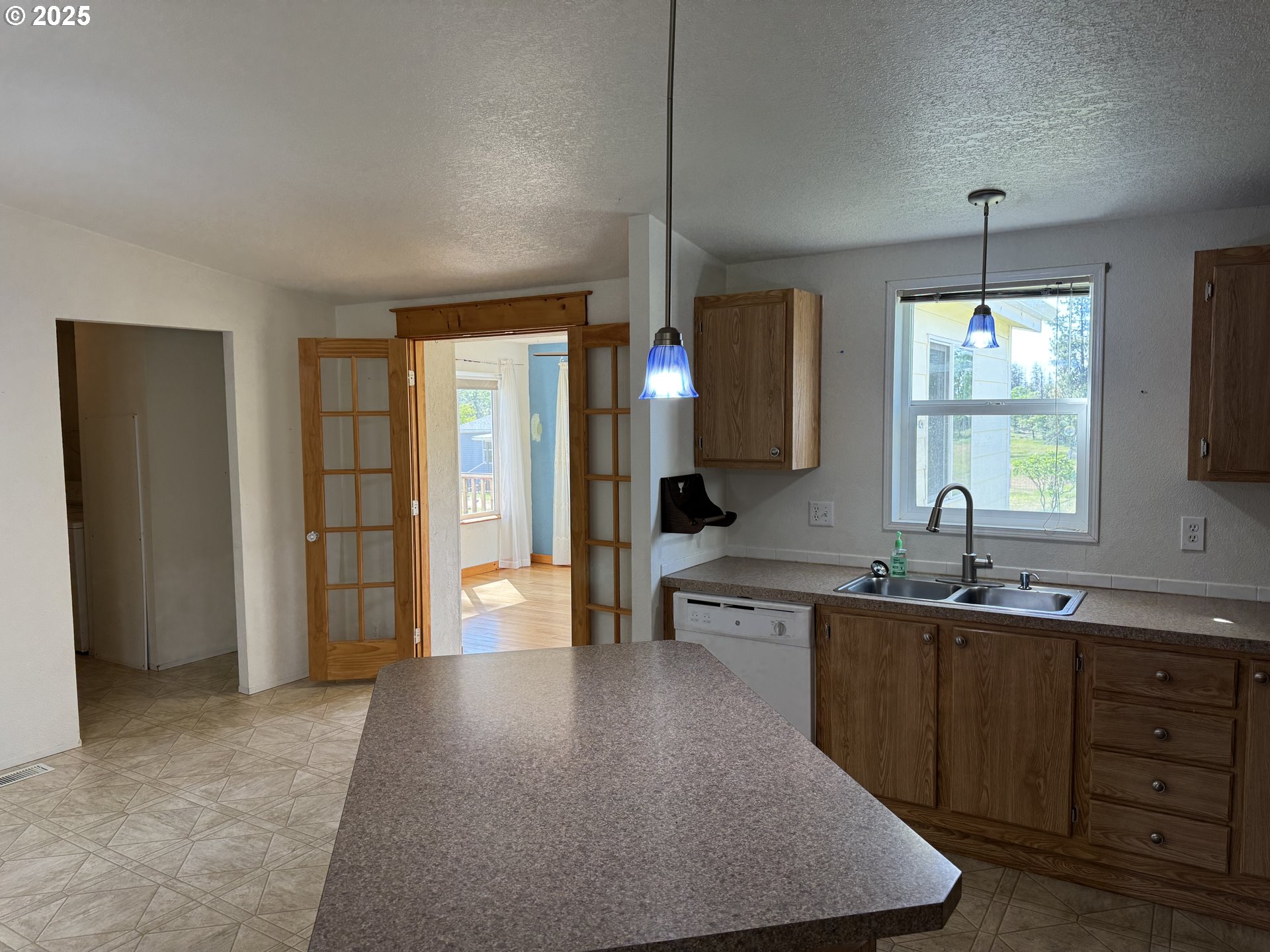 1924 Highway 97 Goldendale, WA 98620 - Photo 15 of 40 a large room with lots of counter space and windows
