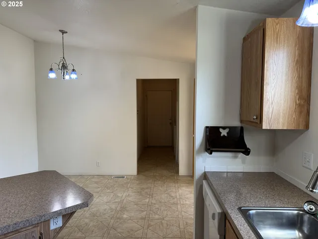 an empty room with closet and a ceiling fan