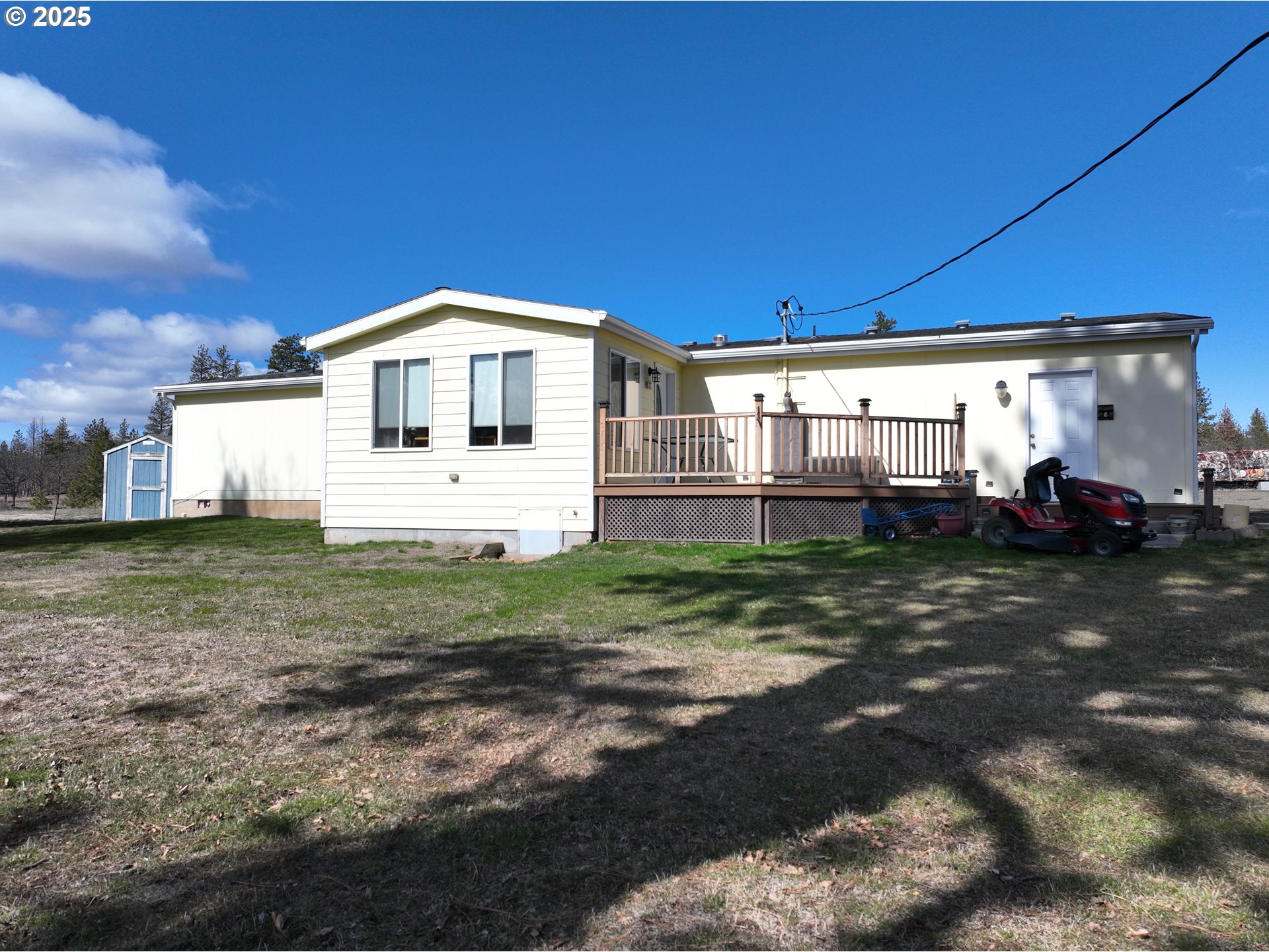 1924 Highway 97 Goldendale, WA 98620 - Photo 3 of 40 a front view of a house with a yard