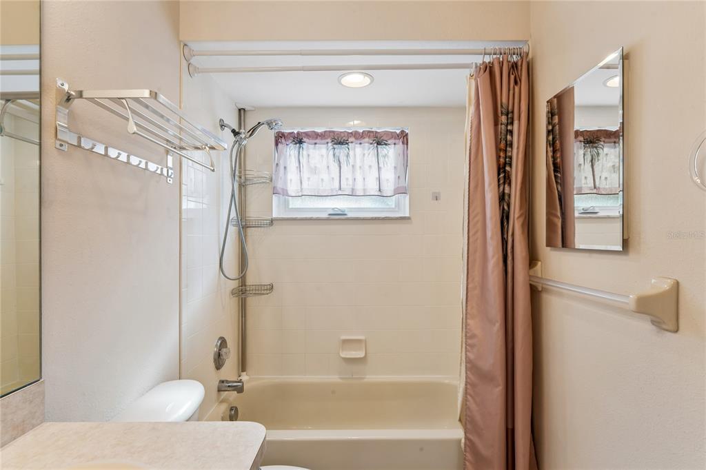 11330 Leeds Drive Spring Hill, FL 34609 - Photo 28 of 78 a bathroom with a toilet a sink and bathtub