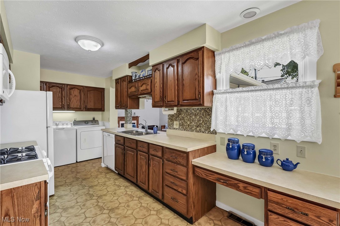 4264 Knickerbocker Road Sheffield Lake, OH 44054 - Photo 11 of 42 Gallery Image 11