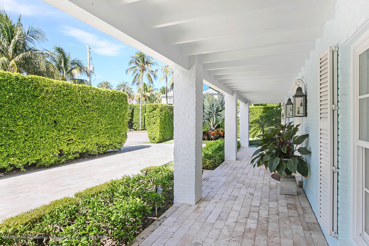 202 Garden Road Palm Beach, FL 33480 - Photo 13 of 76 13 Front Patio