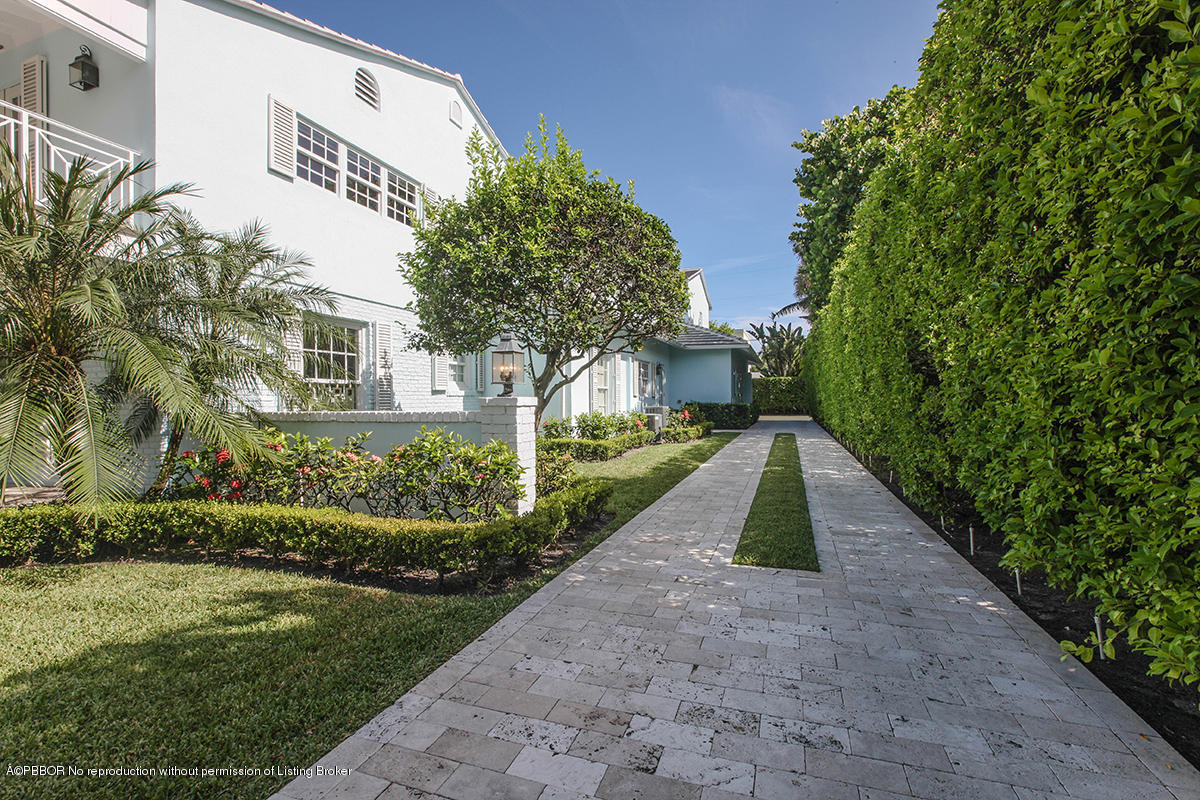 202 Garden Road Palm Beach, FL 33480 - Photo 62 of 76 62 Driveway