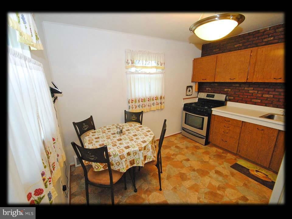 211 Stanlake Road Owings Mills, MD 21117 - Photo 14 of 23 EAT IN KITCHEN W/TABLE SPACE