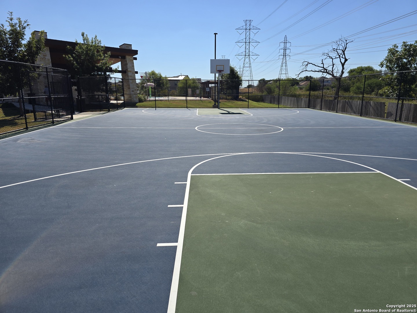 8207 Tortoise Trail Converse, TX 78109 - Photo 22 of 30 a view of a tennis court