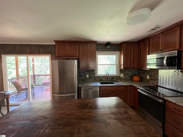 $335,000 | 606 North Poplar Street, Walhalla, SC 29691