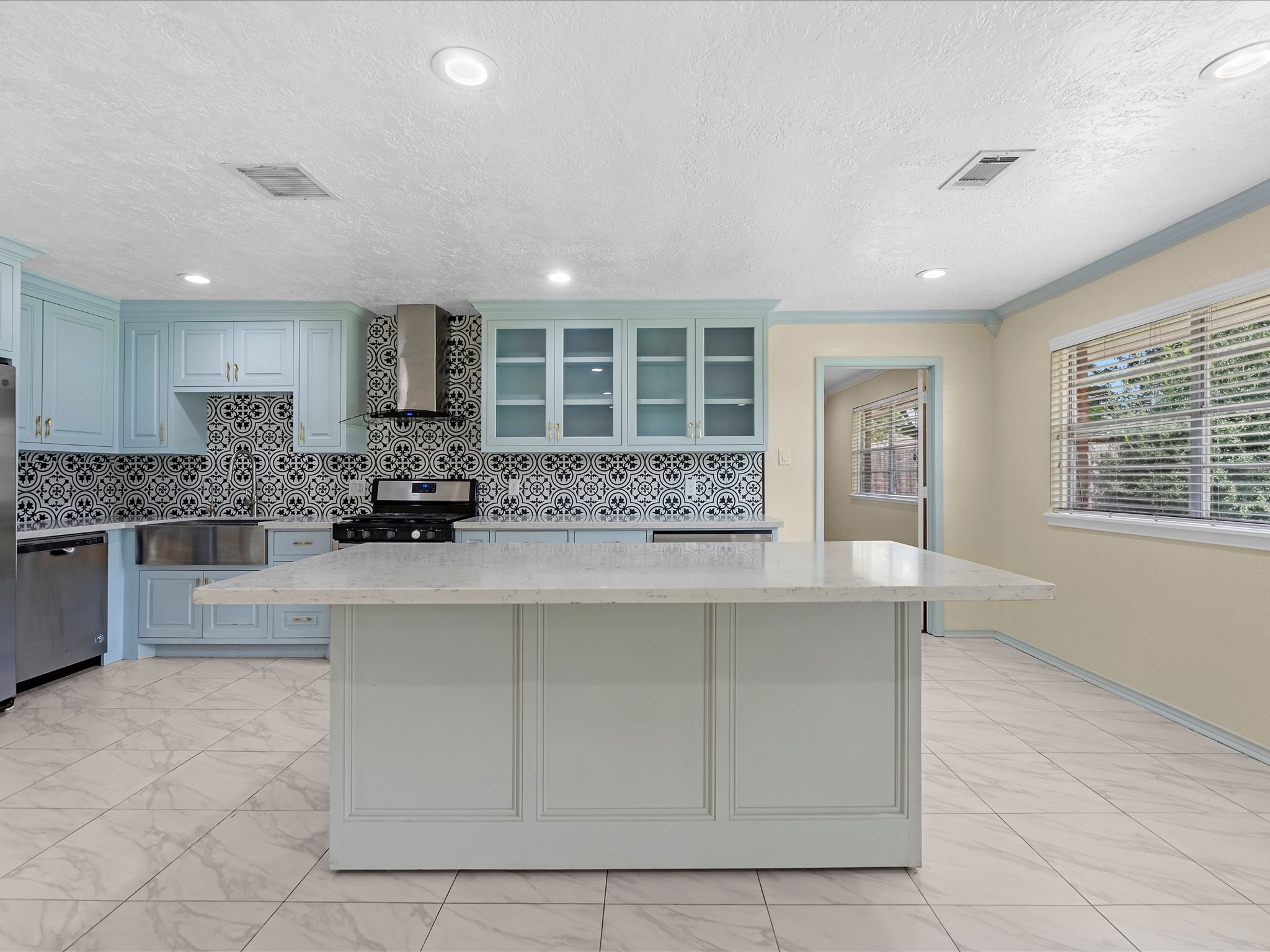 13931 Roundstone Lane Houston, TX 77015 - Photo 6 of 22