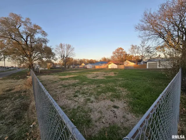 $25,000 | 210-214 North Oak Street, Du Quoin, IL 62832