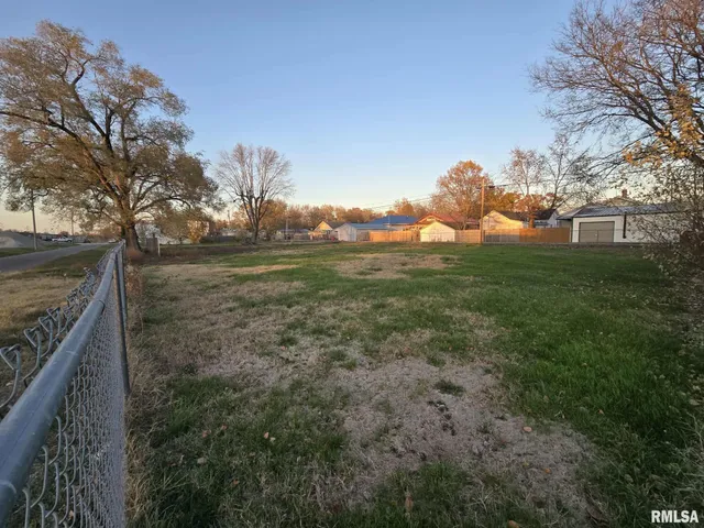 $25,000 | 210-214 North Oak Street, Du Quoin, IL 62832