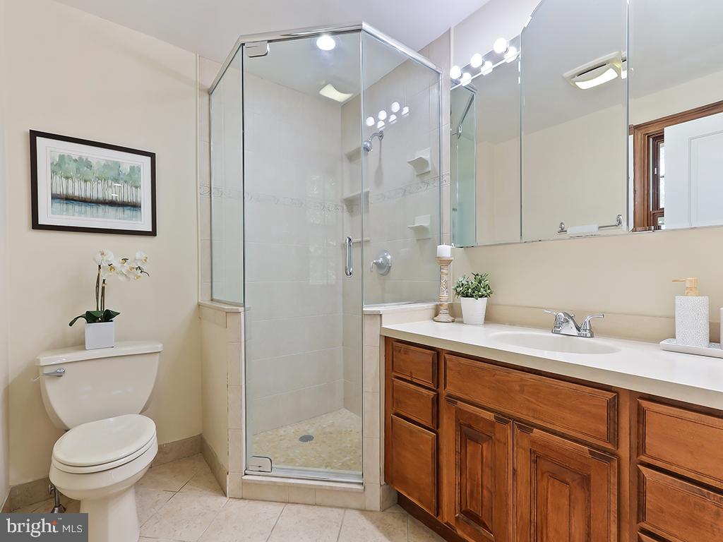 903 Penn Valley Road Media, PA 19063 - Photo 39 of 52 Primary ensuite bath.