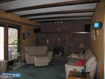 813 Cherry Tree Road Aston, PA 19014 - Photo 2 of 6 Family Room