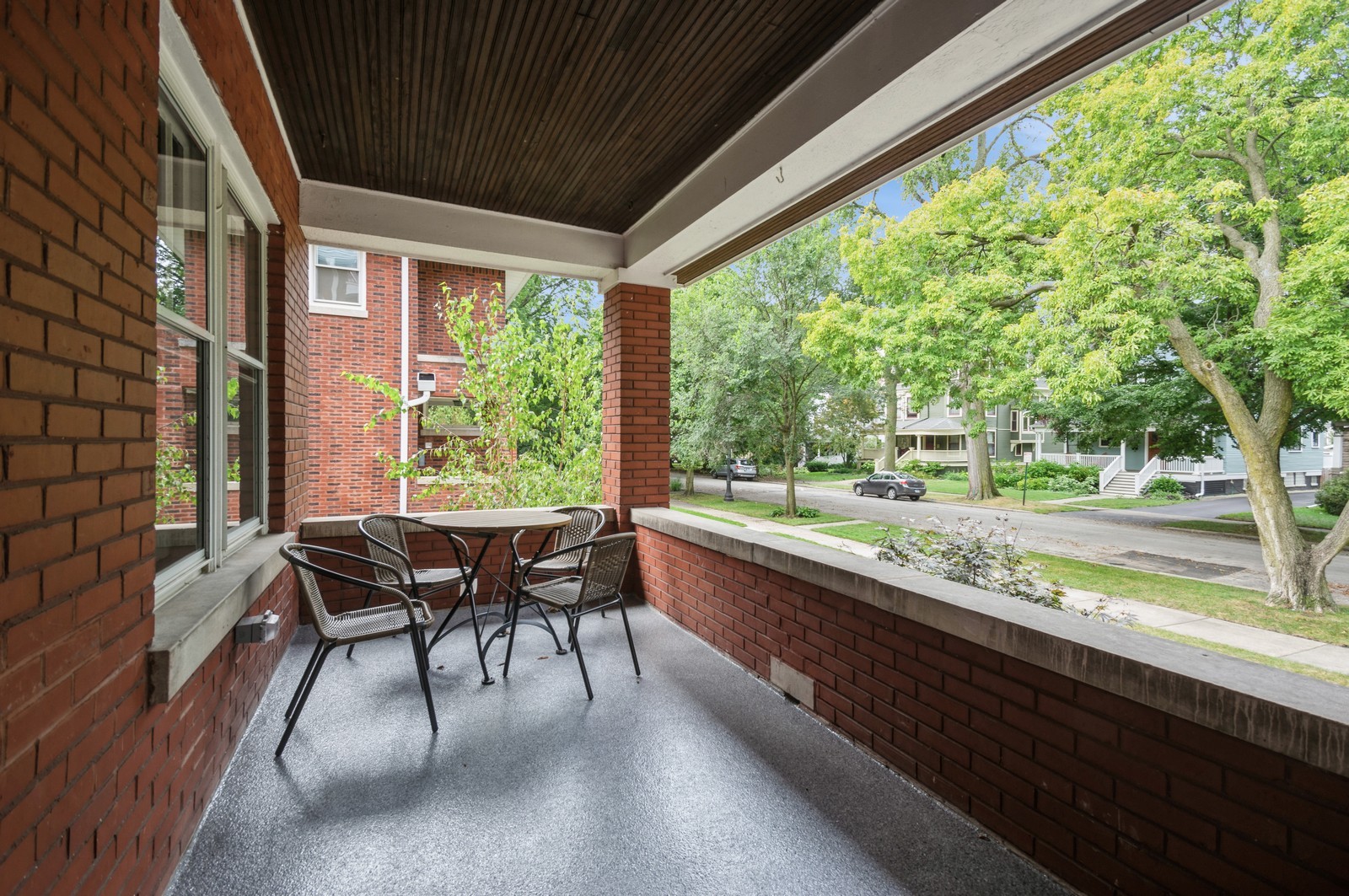 1823 Wesley Avenue, Unit G Evanston, IL 60201 - Photo 5 of 6 a outdoor space with chairs