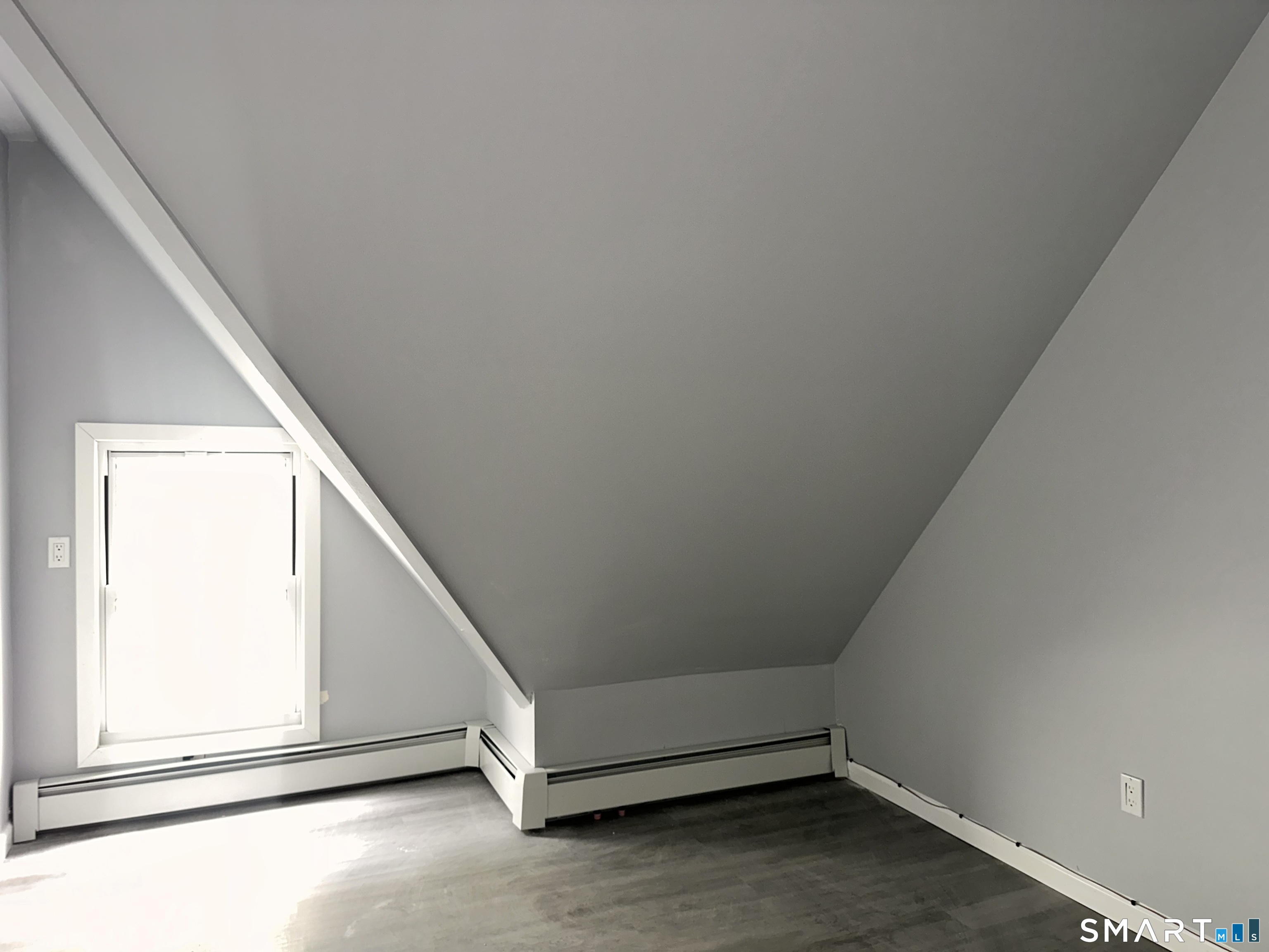 240 Madison Avenue Bridgeport, CT 06604 - Photo 20 of 21 a view of an empty room and window