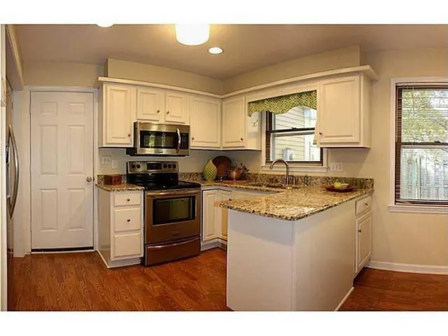 $2,300 | 3424 East 98th Street, Carmel, IN 46033