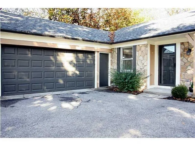 $2,300 | 3424 East 98th Street, Carmel, IN 46033