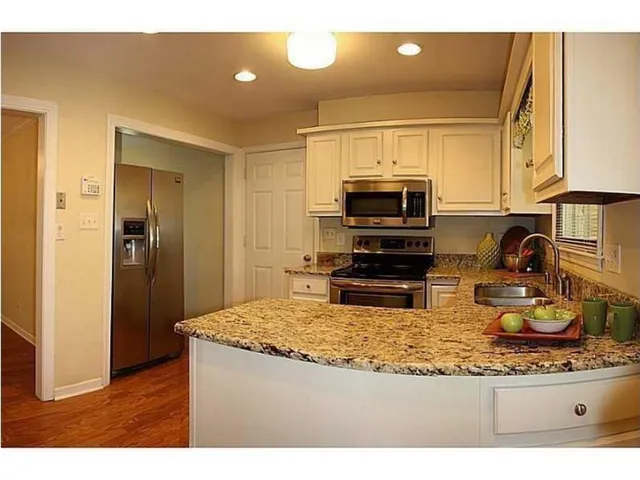 $2,300 | 3424 East 98th Street, Carmel, IN 46033